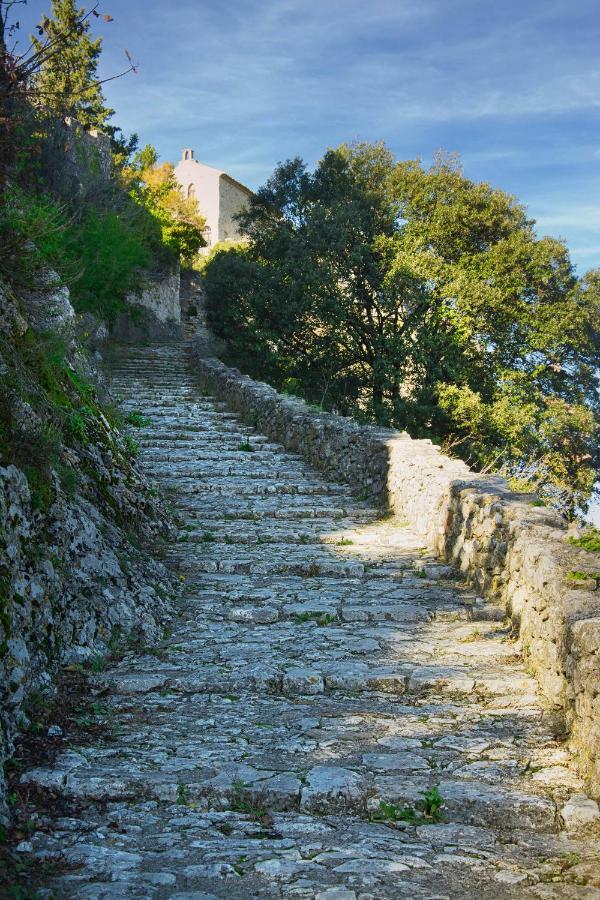 Le Castelas Aigueze Bagian luar foto