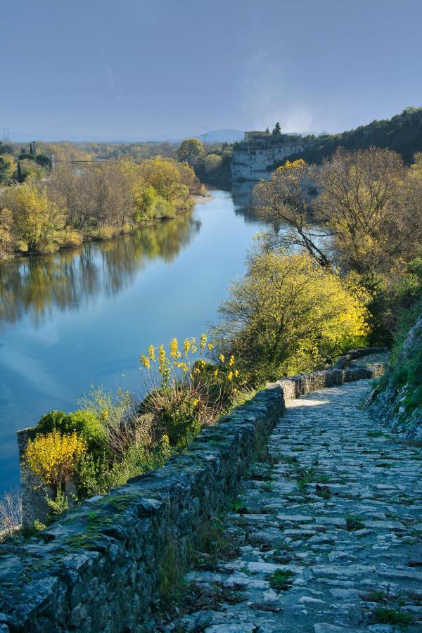 Le Castelas Aigueze Bagian luar foto